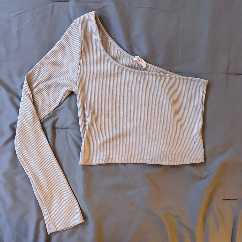 basic one sleeve crop top